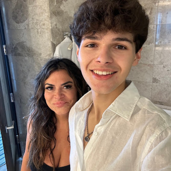 Meet your Posher, Gina - Picture 1 of 1